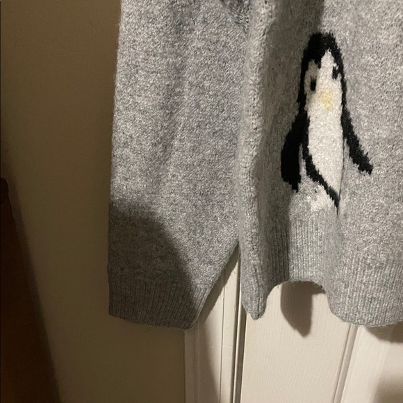Debut Gray Sweater with Penguin Design - Picture 4 of 6